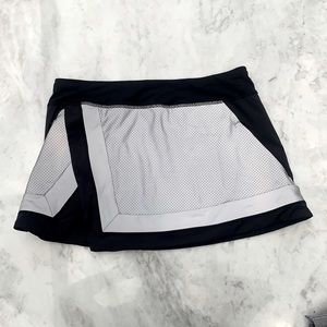 Lululemon, Size 4, Black and reflective Skirt